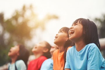 group-of-kids-friend-laughing-together_1150-3911